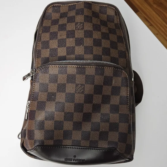 Men's Slingbag / crossbody - Picture 2 of 10